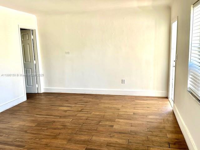 Building Photo - 2101 Bay Dr