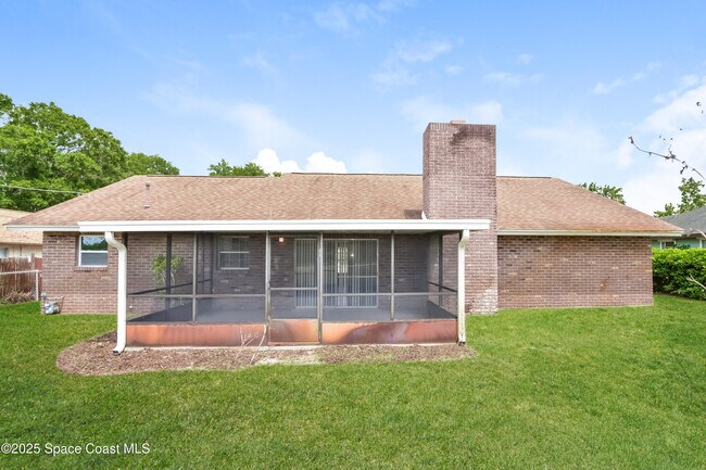 Building Photo - 1965 Meadow Ln