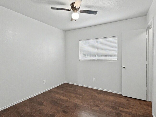 Building Photo - Remodeled Far West-Side Home with Spacious Backyard