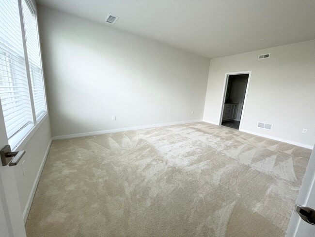 Building Photo - 1104 Whipple Rd