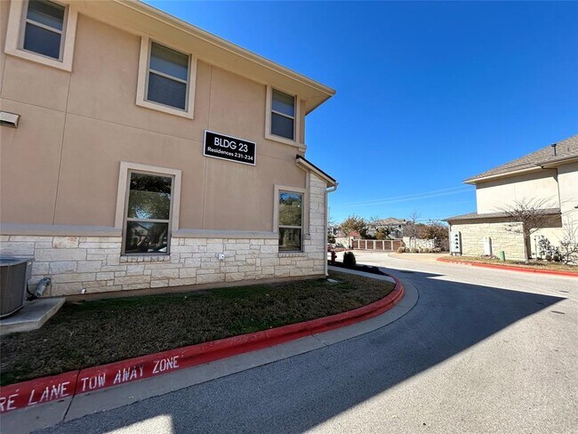Building Photo - 13800 Lyndhurst St