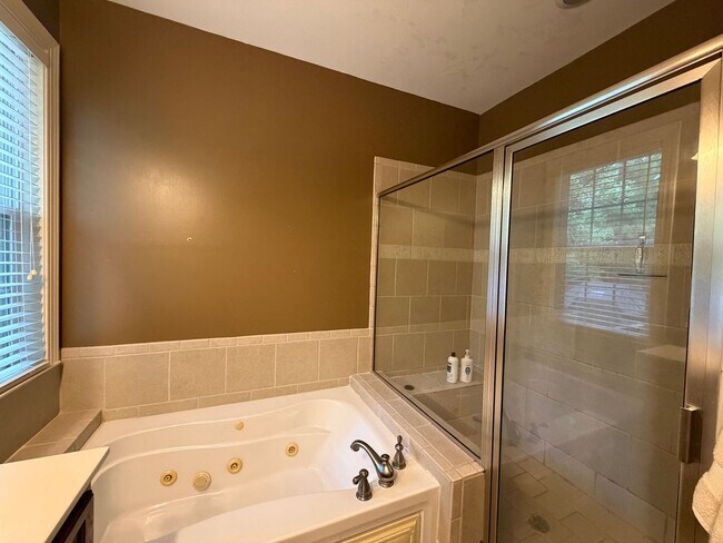 Building Photo - Carolina Lakes Gated Community!!