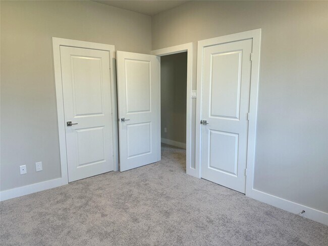 Building Photo - 540 Janisch Rd