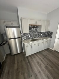 Building Photo - 371 Dickinson St