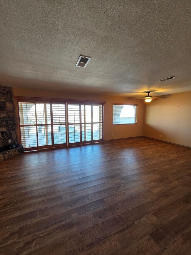 Building Photo - One of Kind 3 bed/2.5 bath home with 3 car attached garage located in BHC.