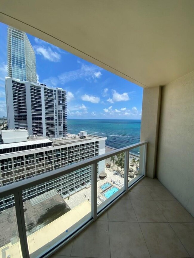 Building Photo - 16699 Collins Ave