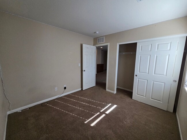 Building Photo - An Amazing 3 Bedroom Home in South East Las Vegas.