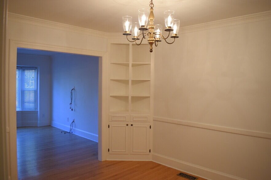 Building Photo - 2720 Oleander Dr