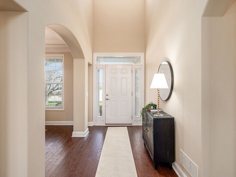 Building Photo - 1104 Balmoral Dr