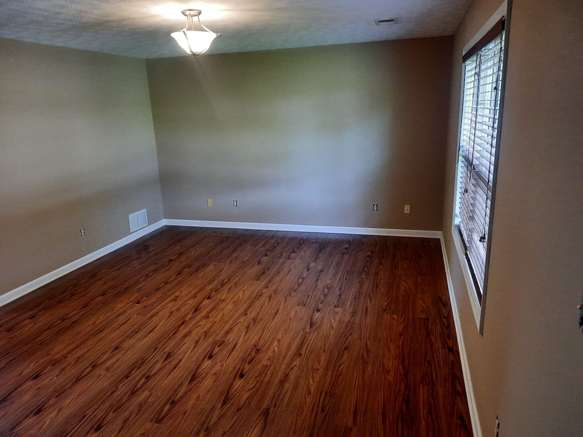 Building Photo - 125 Mallory Ct