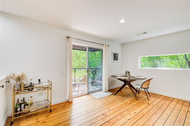 Building Photo - 241 Maynard Terrace SE