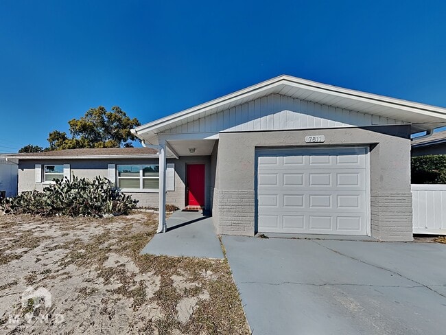 Building Photo - 7511 Hawthorn Dr