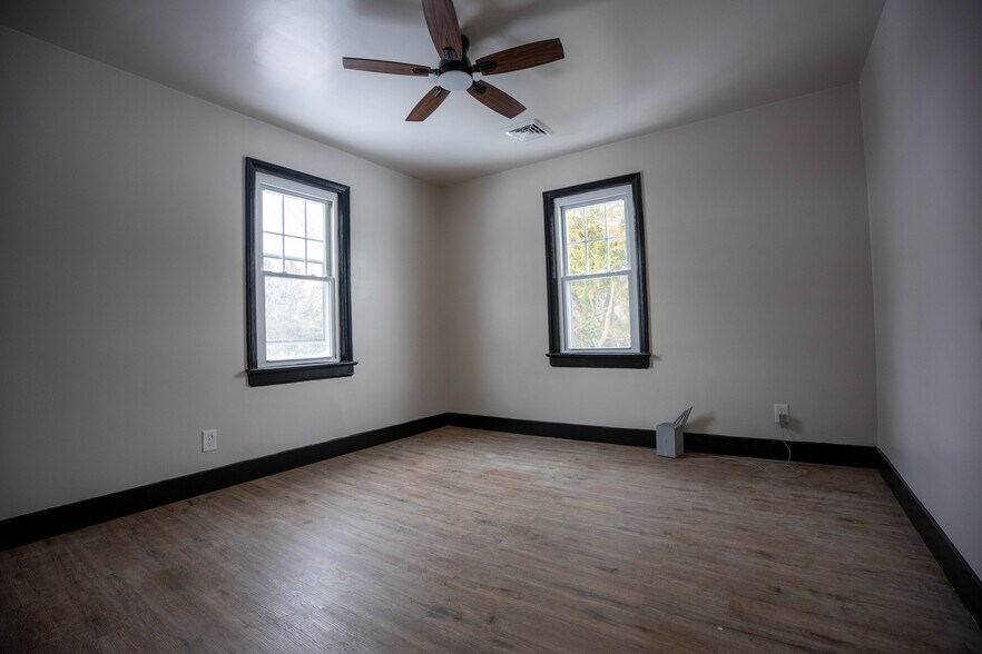 Bedroom 2 - 111 E Garwood Ave