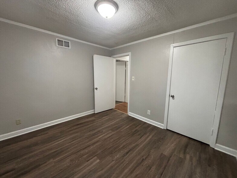 Building Photo - 3159 St Charles Dr