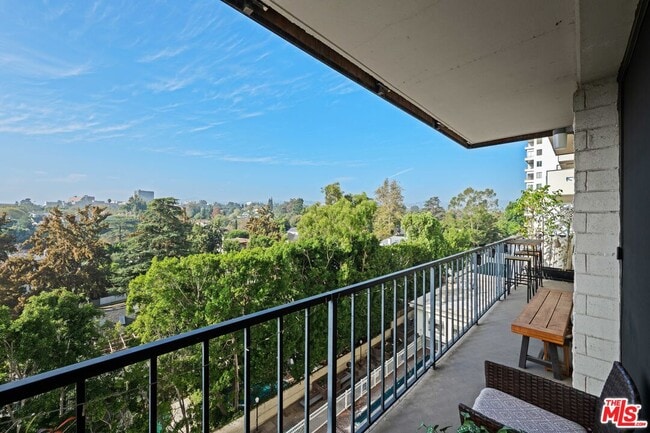 Building Photo - 10535 Wilshire Blvd