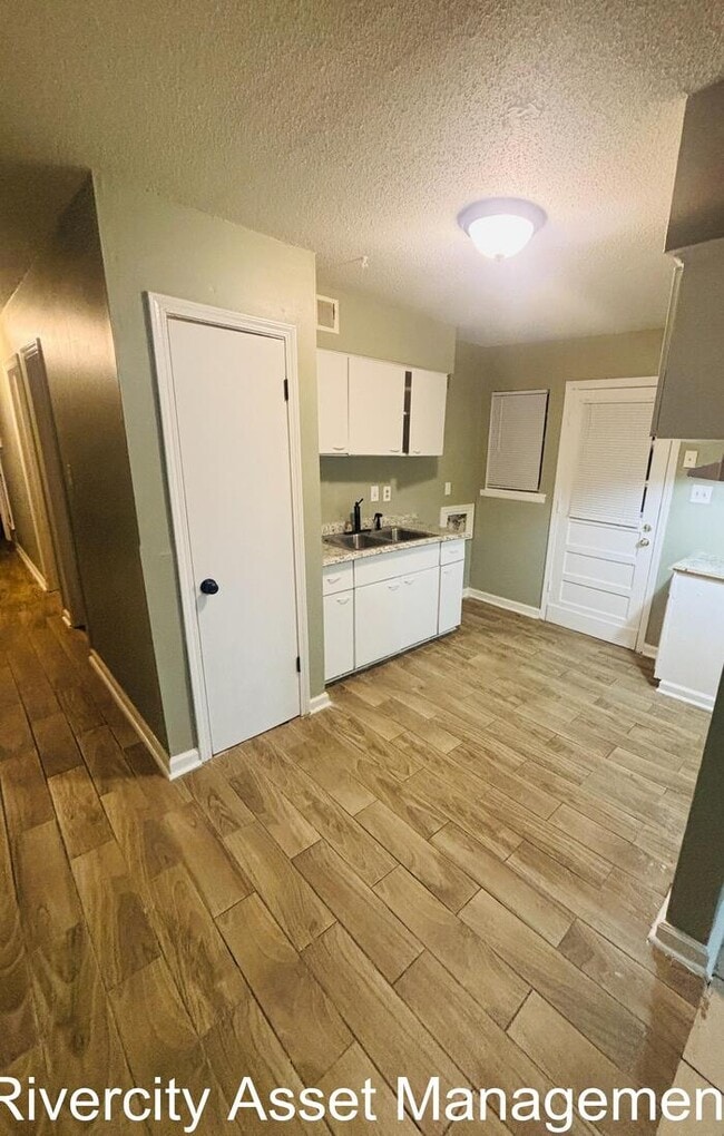 Building Photo - Charming Duplex Near University of Memphis!!!!! HABLAMOS ESPANOL!!!!!!!!