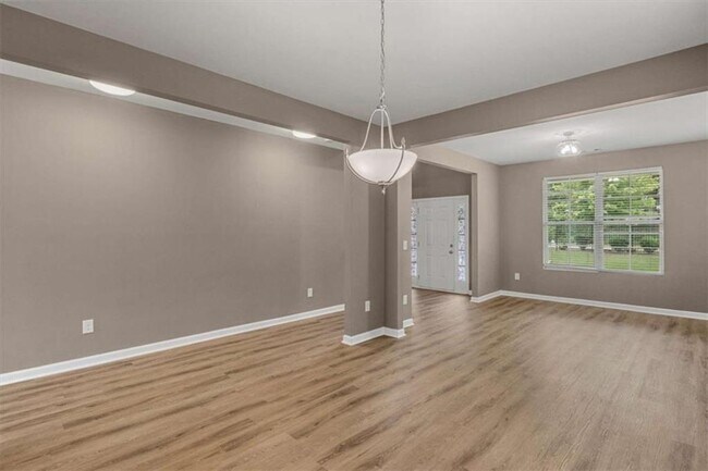 Building Photo - 2044 Britt Dr