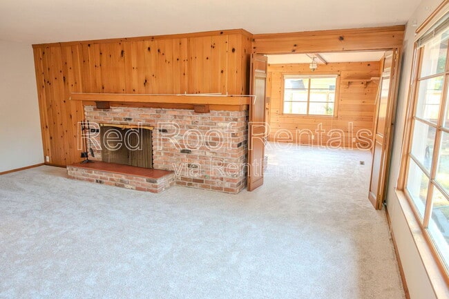 Building Photo - 815 Maywood Ln