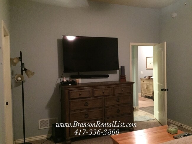 Building Photo - Now Pre-leasing for Mid-April