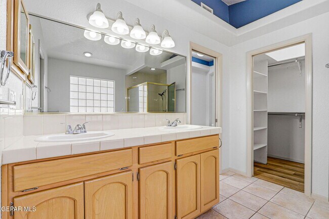 Building Photo - 6141 Loma De Cristo Dr