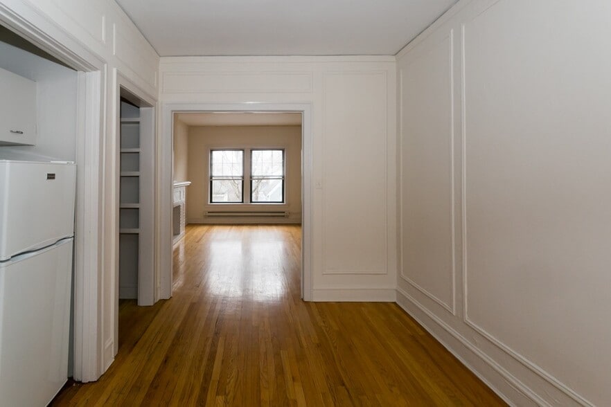 Building Photo - 805 Dempster St