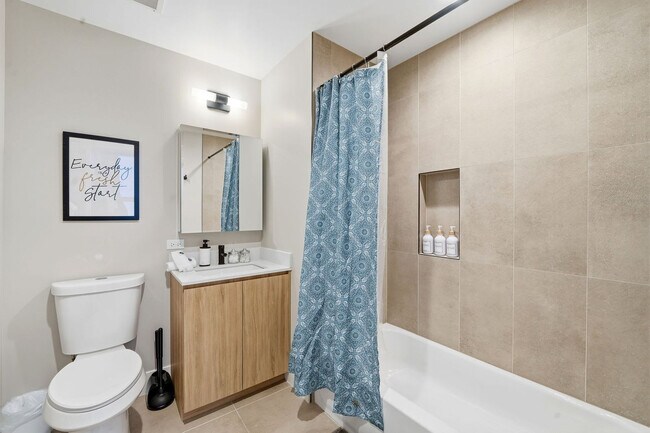 Building Photo - 6044 N Winthrop Ave