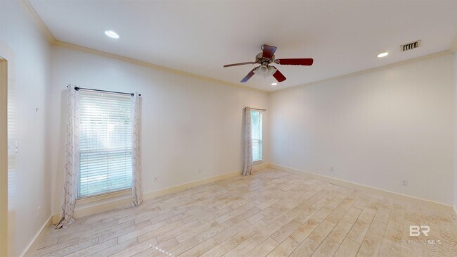 Building Photo - 6052 Magnolia Pl E