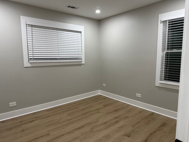 Building Photo - 318 Shabbona Dr
