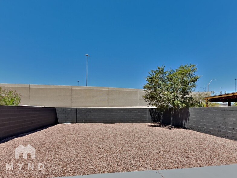 Building Photo - 4336 N Fox Point Dr