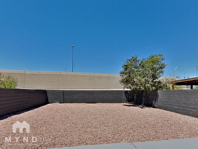 Building Photo - 4336 N Fox Point Dr