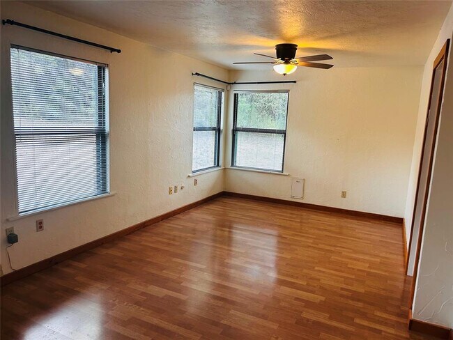 Building Photo - 4827 Eck Ln