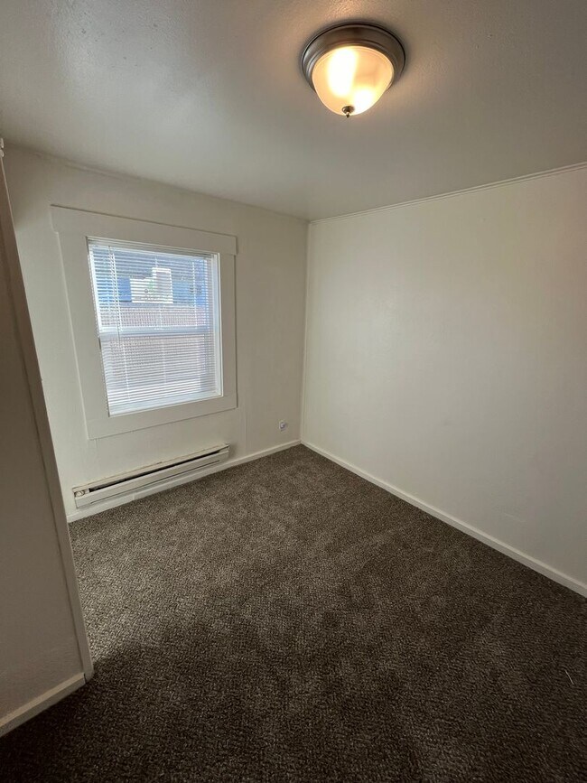 Building Photo - Freshly Remodeled Two Bedroom Available Now! Move In Special Offering $550 Move In Credit!