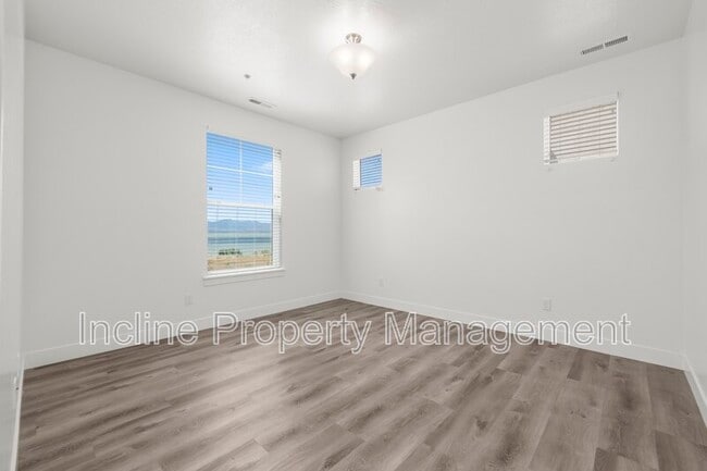Building Photo - 547 N 360 W