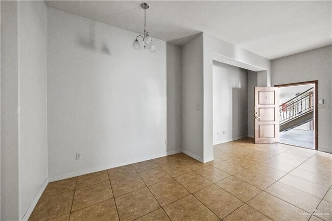 Building Photo - 2715 Mimosa St