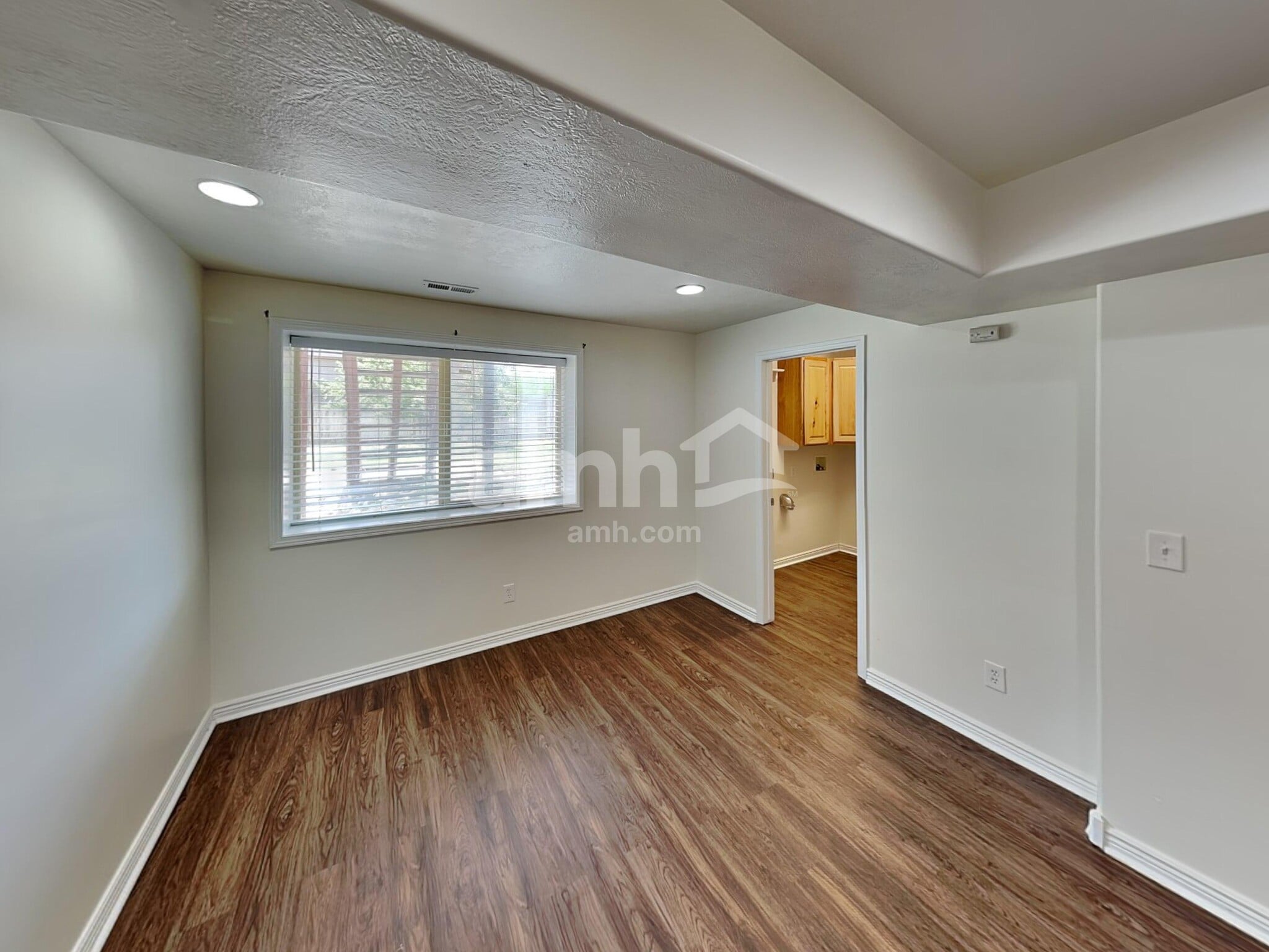 Building Photo - 939 740 S