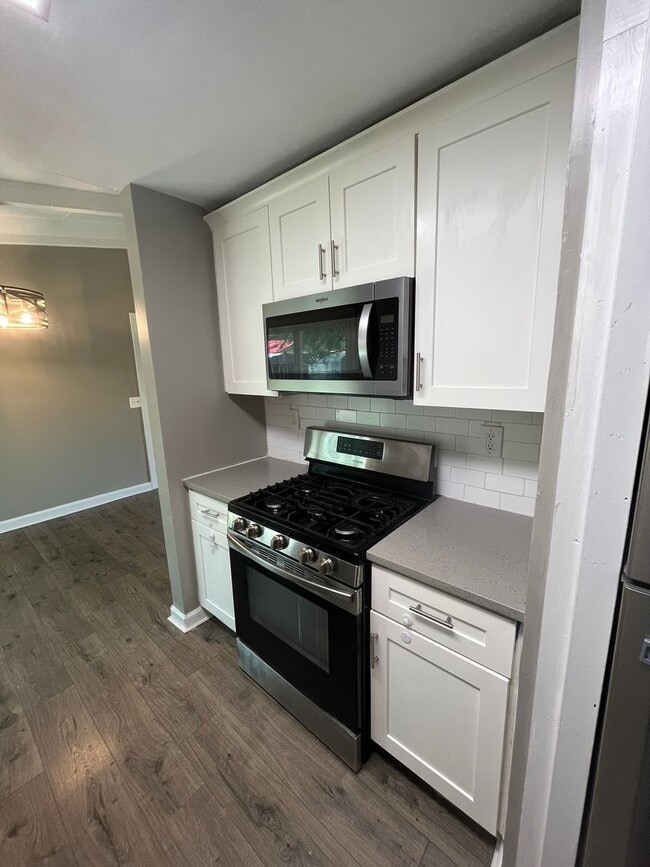 Building Photo - 2503 Broadmoor Dr