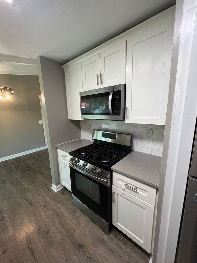 Building Photo - MOVE IN SPECIAL!! TWO FREE MONTHS WITH 24 MONTH LEASE. MONTHS 2 AND 13 WILL BE FREE!!!!!!!!!