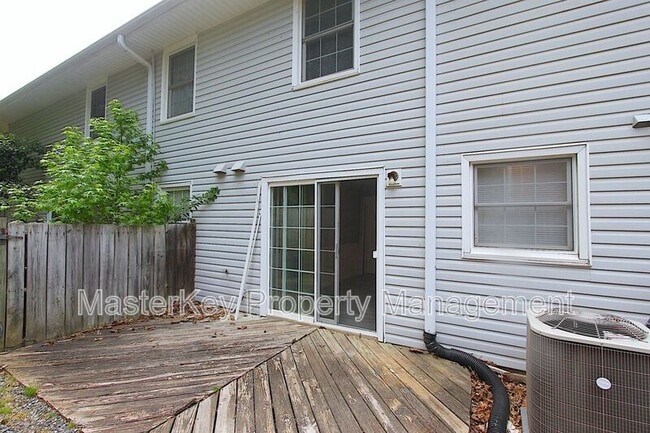 Building Photo - 1242 Donaldson Ct