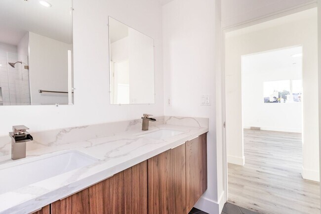 Building Photo - 148 S Madison Ave