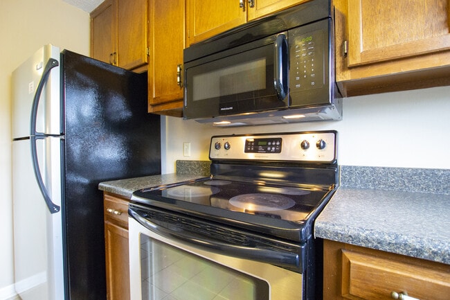 Building Photo - Two bedroom condo