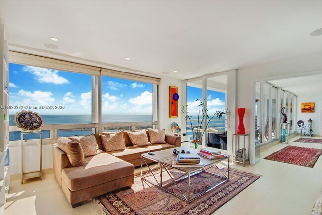 Building Photo - 1541 Brickell Ave