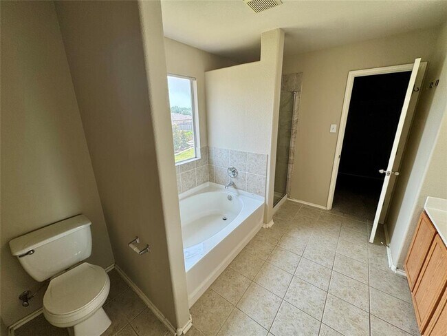 Building Photo - 108 Dove Song Dr