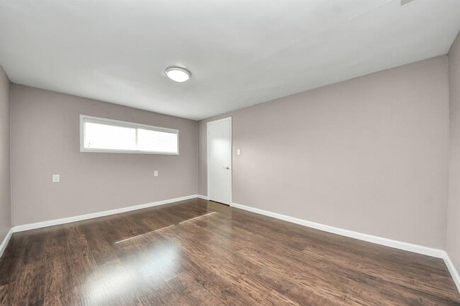 Building Photo - 5747 Turtle Creek Rd