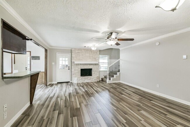 Building Photo - 28902 Twisted Oak Dr