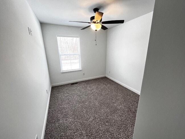 Building Photo - 2065 Aster Dr