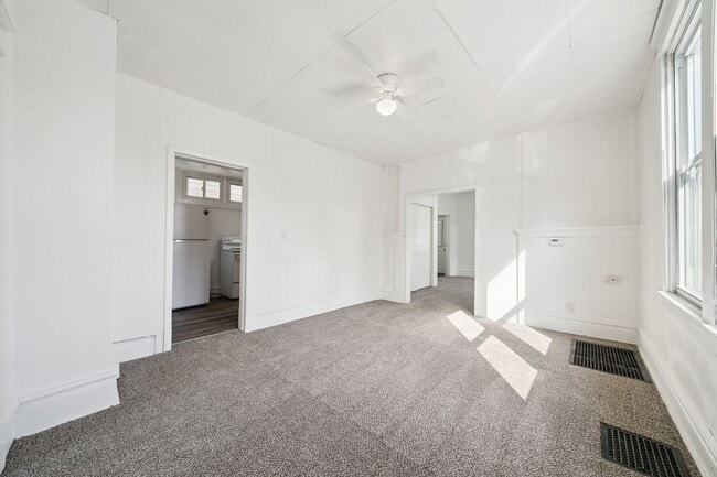 Building Photo - Fresh 3 bedroom home in Jeannette availabl...