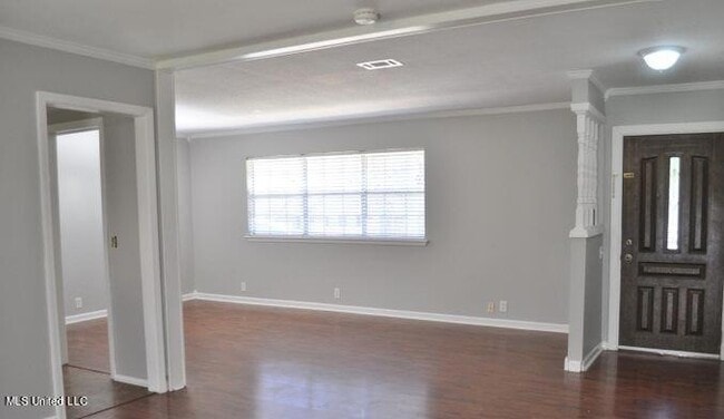 Building Photo - 31 Pebble Hill Dr