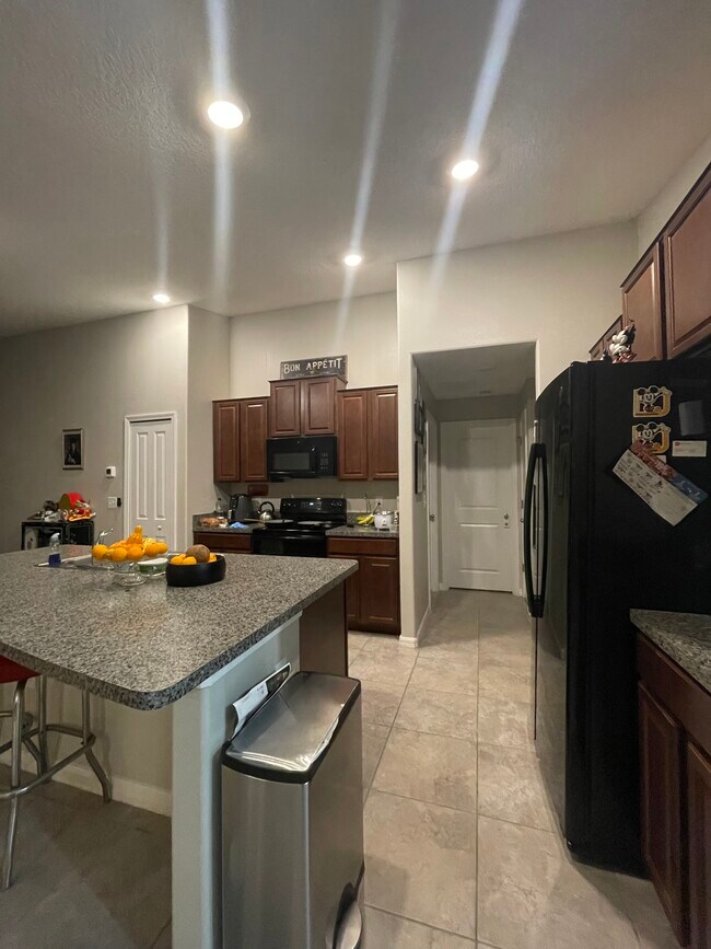 Building Photo - 17044 Yellow Pine St