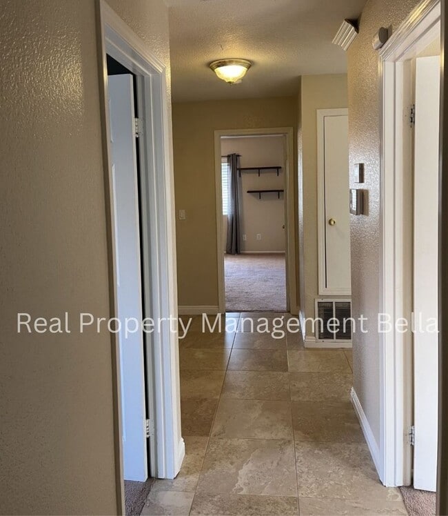 Building Photo - Charming Corner-Lot Home on a Peaceful Cul...