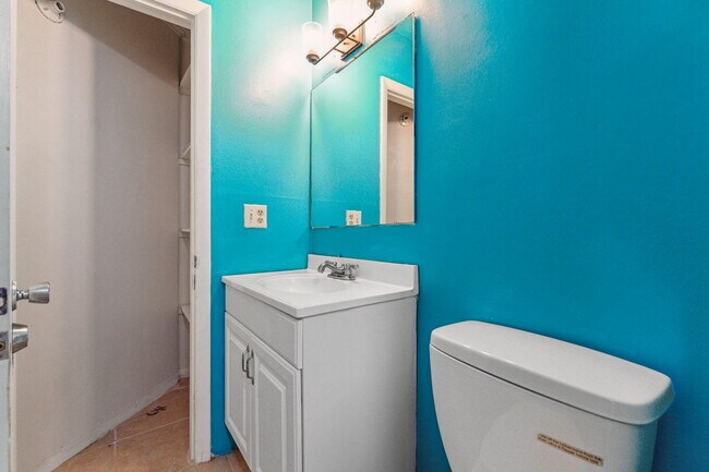 Building Photo - 4194 Honeysuckle Ave